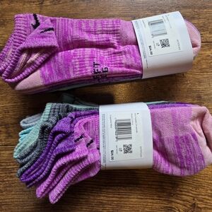 2 PCKS OF Nike DRI FIT NO SHOW Socks WMN 10-13 MEN 8-12.